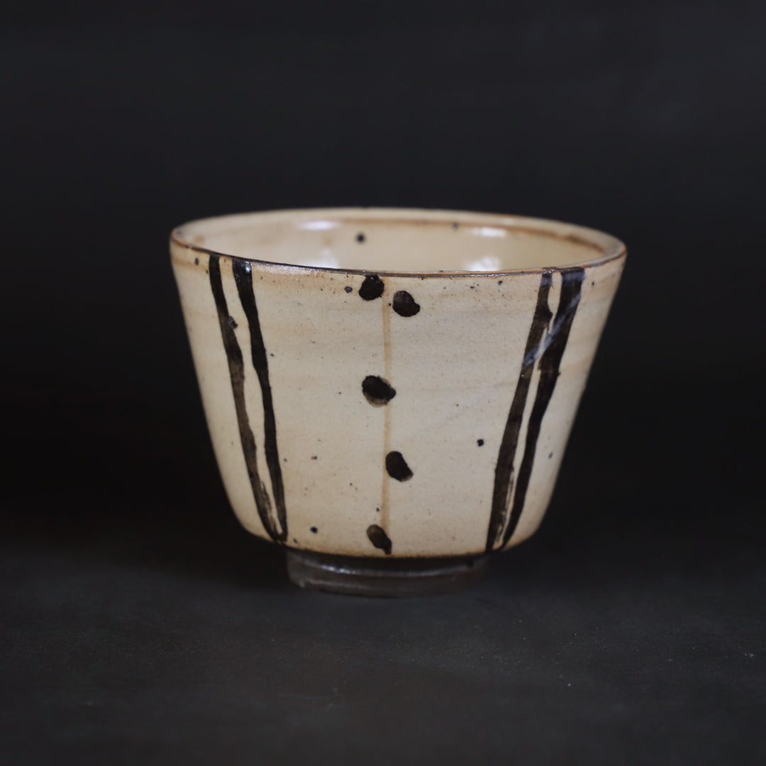 香炉　猫図火屋　彫金　月にうさぎ　蕎麦猪口 中里隆 作 絵粉引蕎麦猪口 – ギャラリー一番館オンラインショップ