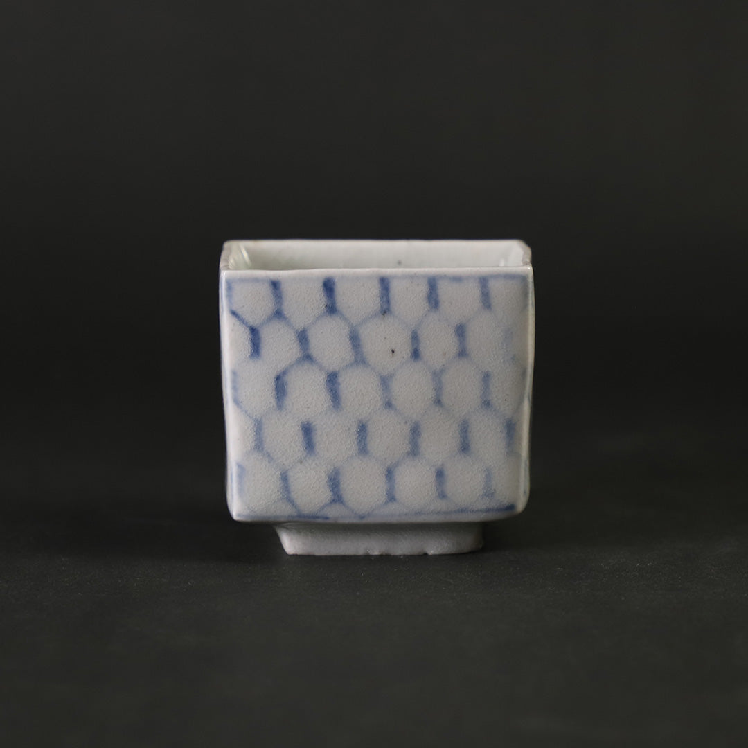 丸田宗一廊 染つけ四方盃 ぐい呑み 丸田宗一廊 染つけ四方盃 ぐい呑み - メルカリ