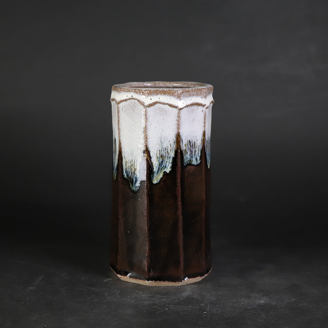 熊本千治 作 朝鮮唐津面取花器 – ギャラリー一番館オンラインショップ