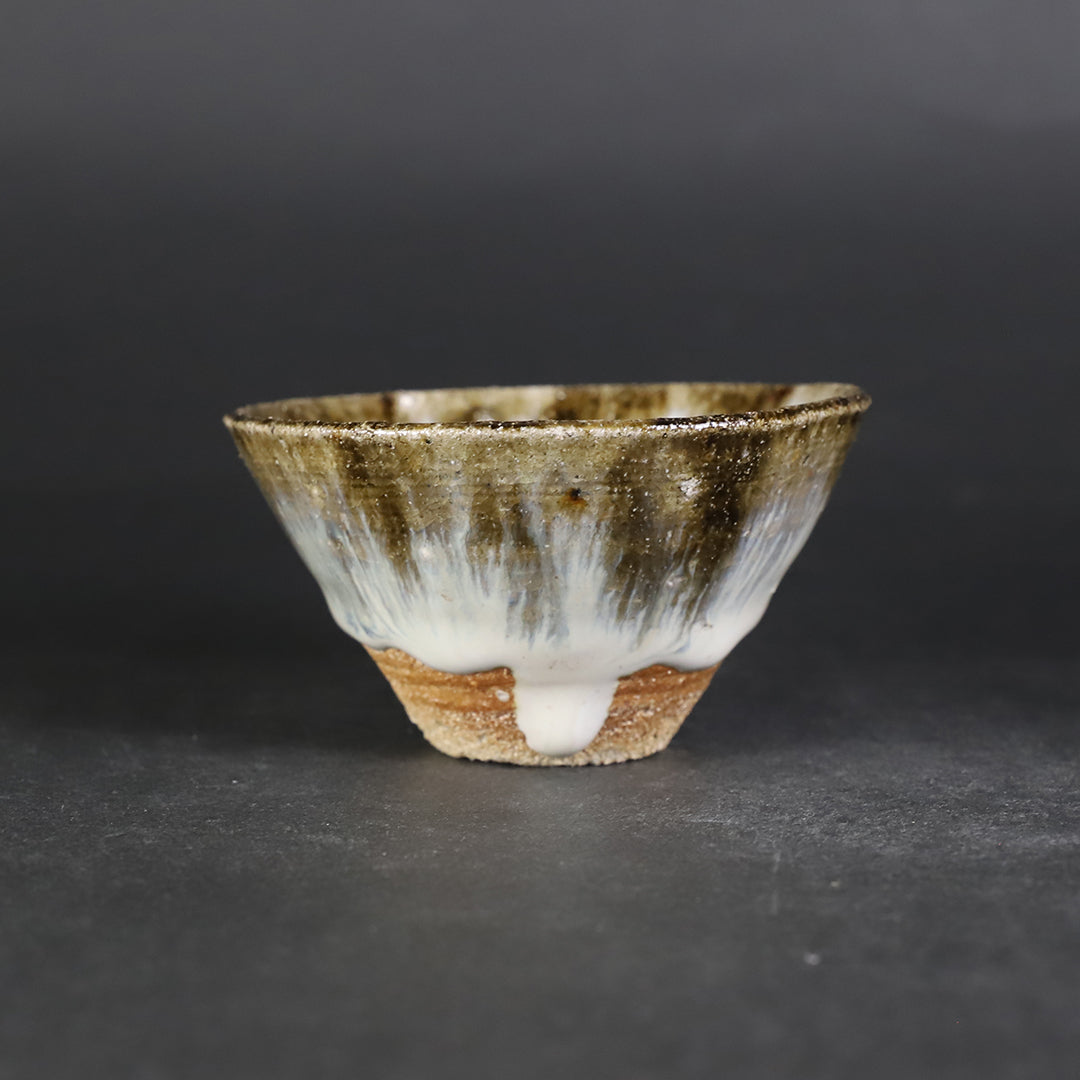 十四代中里太郎右衛門 作 斑唐津皮鯨山盃 No.15 – ギャラリー一番館