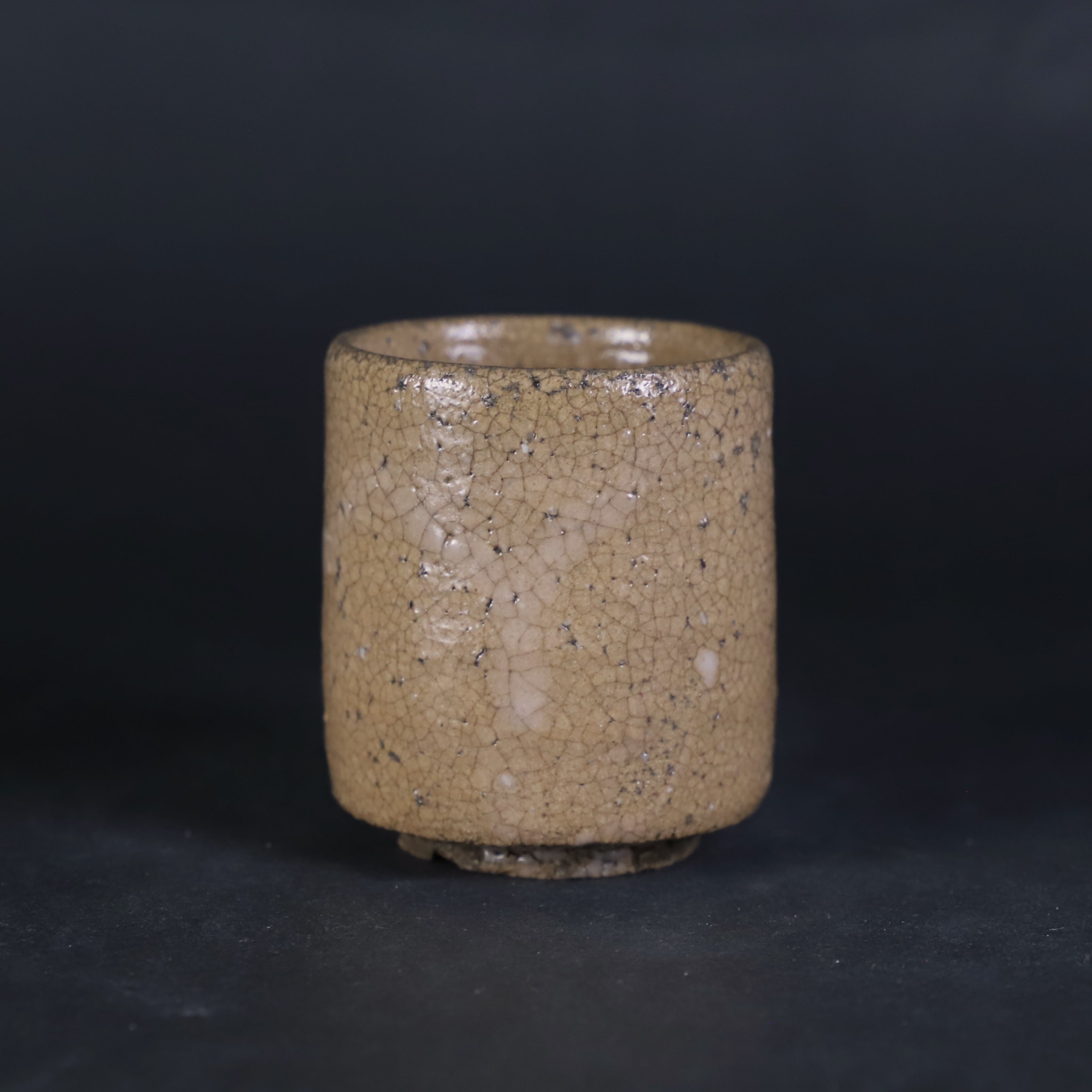 内村慎太郎 作 奥高麗筒ぐい呑 No.68 – ギャラリー一番館オンライン