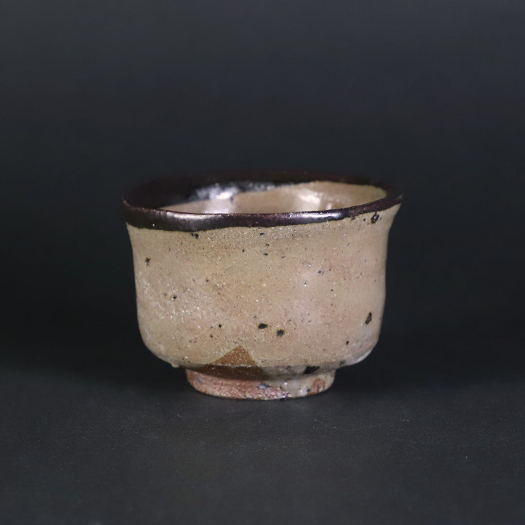 作家物　陶芸家　作者不明　杉本泥牛？　唐津　皮鯨　盃　酒器　ぐい呑 作家物 陶芸家 作者不明 杉本泥牛？ 唐津 皮鯨 盃 酒器 ぐい呑