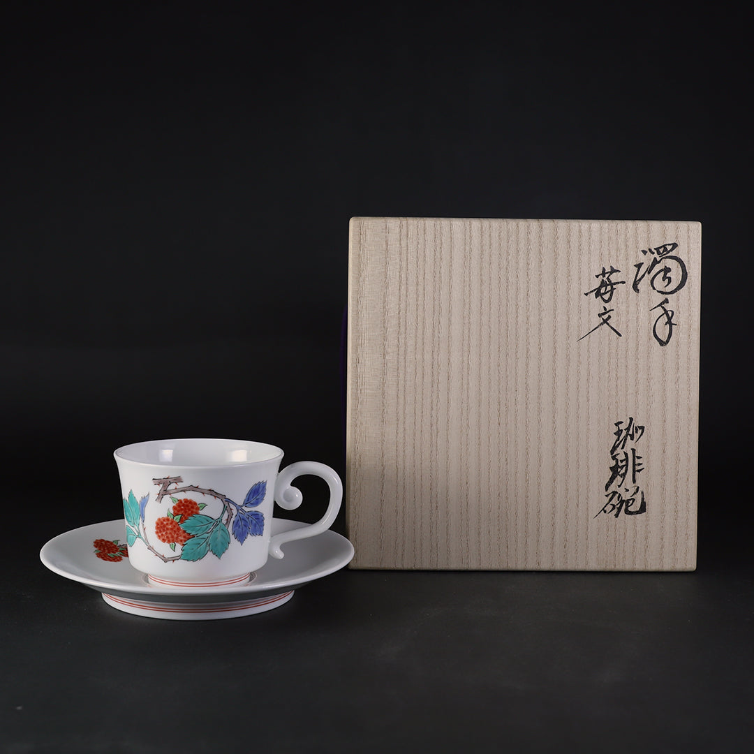 十五代酒井田柿右衛門 作 濁手苺文珈琲碗 – ギャラリー一番館