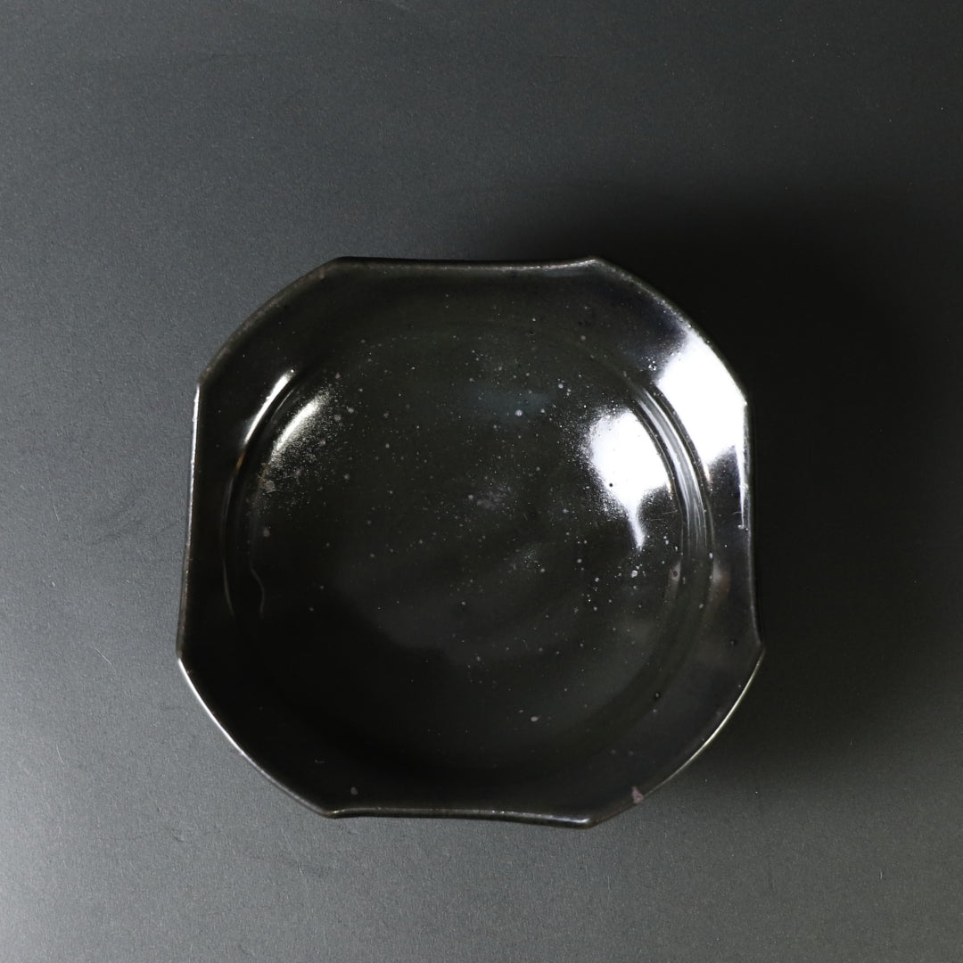 中里隆 作 唐津黒釉角切皿 – ギャラリー一番館オンラインショップ