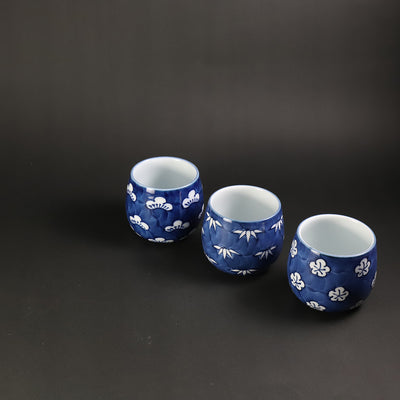 Gen'emon Kiln: Old-dyed style pine, bamboo and plum teacup