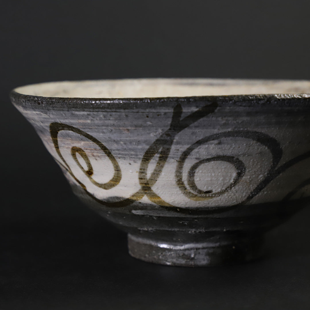 内村慎太郎 作 鶏龍山茶盌 No.27 – ギャラリー一番館オンラインショップ