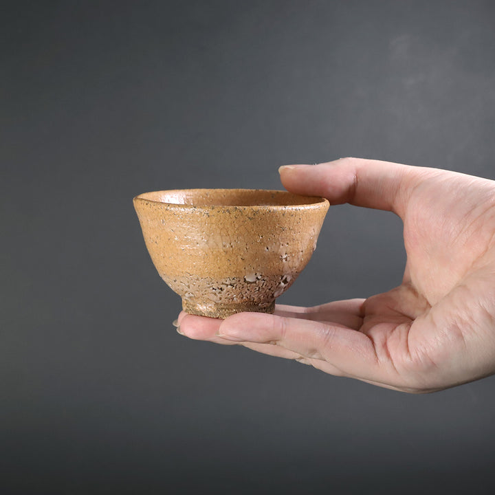 内村慎太郎 作 奥高麗ぐい呑 – ギャラリー一番館オンラインショップ