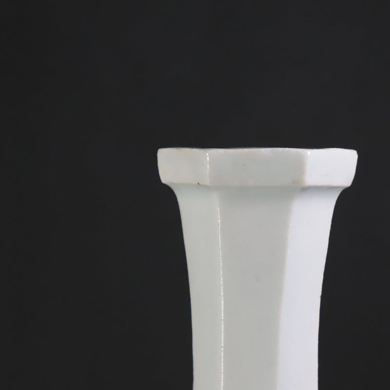White porcelain vase No.11 by Naoto Yano