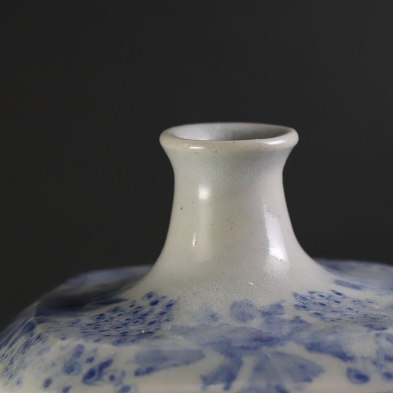 Square blue and white vase by Maruta Soichi Gallery No.12