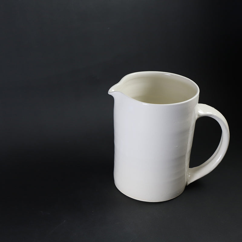 中里花子　作　ピッチャー