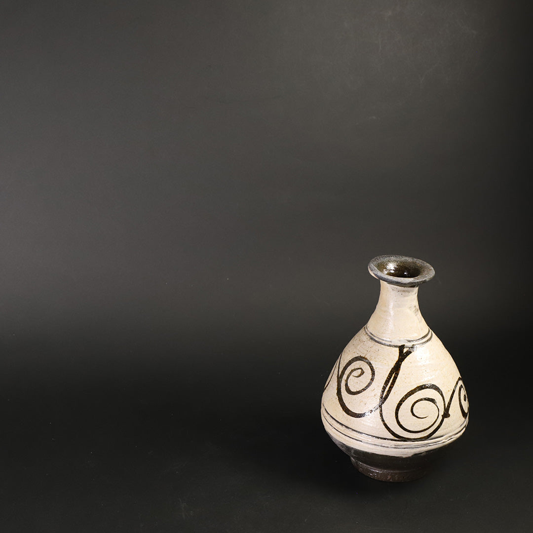 内村慎太郎 作 鶏龍山徳利 No.42 – ギャラリー一番館オンラインショップ