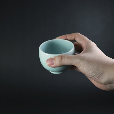 Manji Inoue's work, blue and white porcelain sake cup with blue sea wave pattern (large)