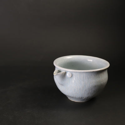 岡本修一　作　青白磁鎬片口