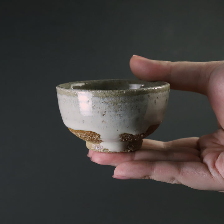 十四代　中里太郎右衛門作　斑唐津　皮鯨　ぐい呑　共箱　略歴付　酒器 Amazon.co.jp: 十四代 中里太郎右衛門作 斑唐津 皮鯨 ぐい呑 共