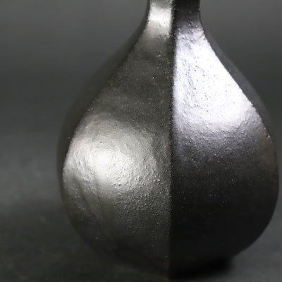 Black glaze sake bottle by Naoto Yano No.63