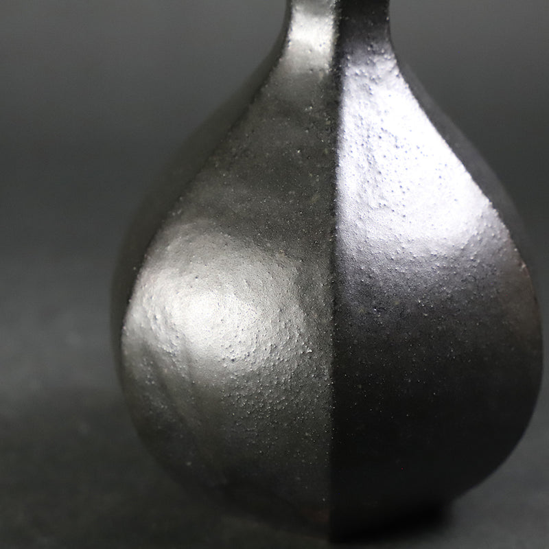 Black glaze sake bottle by Naoto Yano No.63