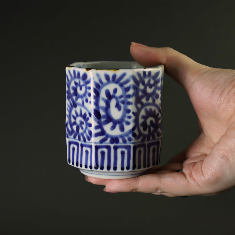 Fukusen Kiln Octopus Arabesque Beveled Teacup (Small)