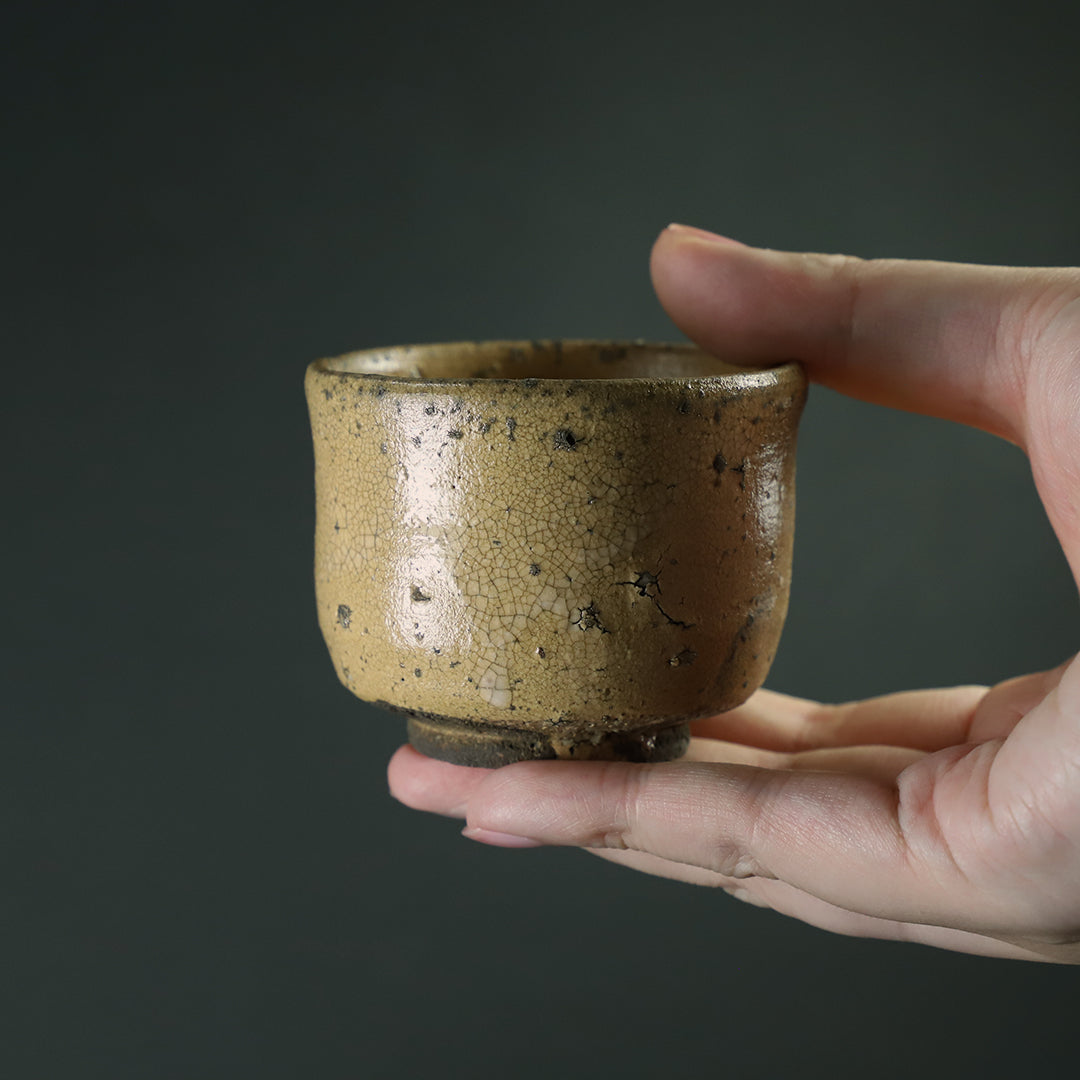 内村慎太郎 作 奥高麗ぐい呑1 – ギャラリー一番館オンラインショップ