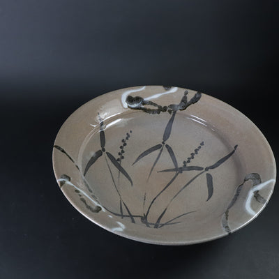 Korean-style Karatsu plate by the 14th generation Nakazato Tarouemon