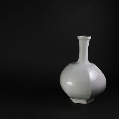 White porcelain vase No.11 by Naoto Yano