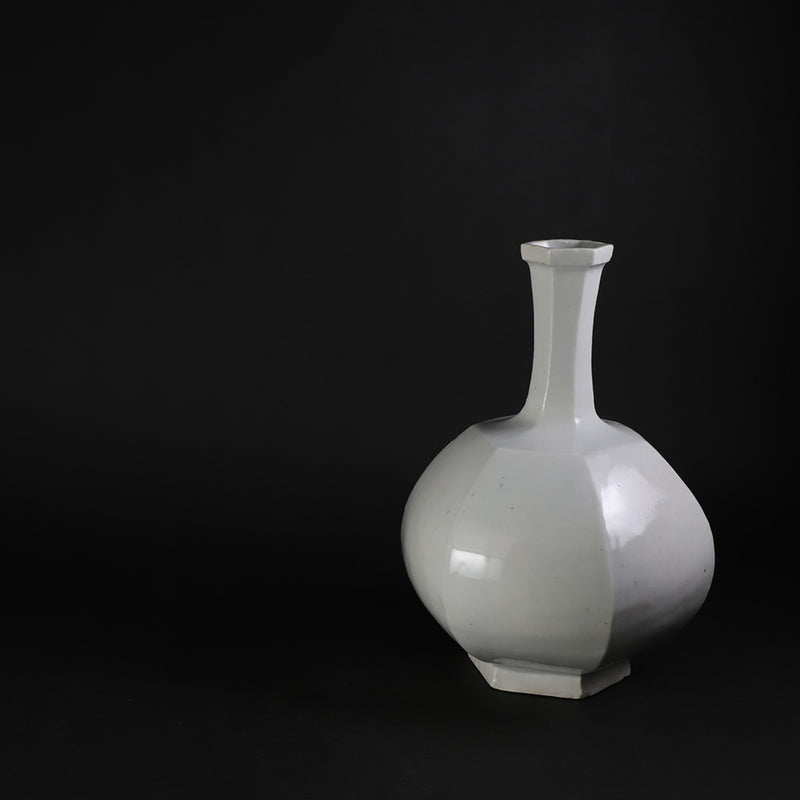 White porcelain vase No.11 by Naoto Yano
