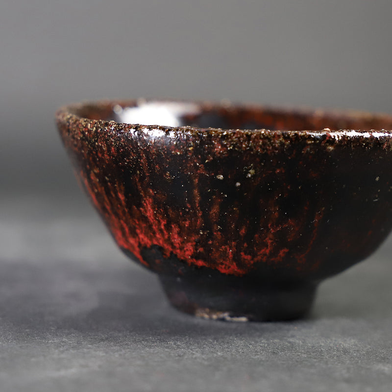 Karatsu Kurokoyama sake cup made by the 14th generation Nakazato Tarouemon