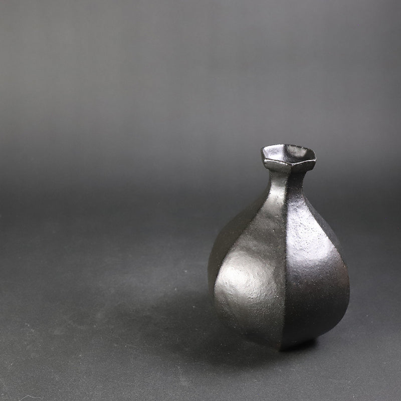 Black glaze sake bottle by Naoto Yano No.63