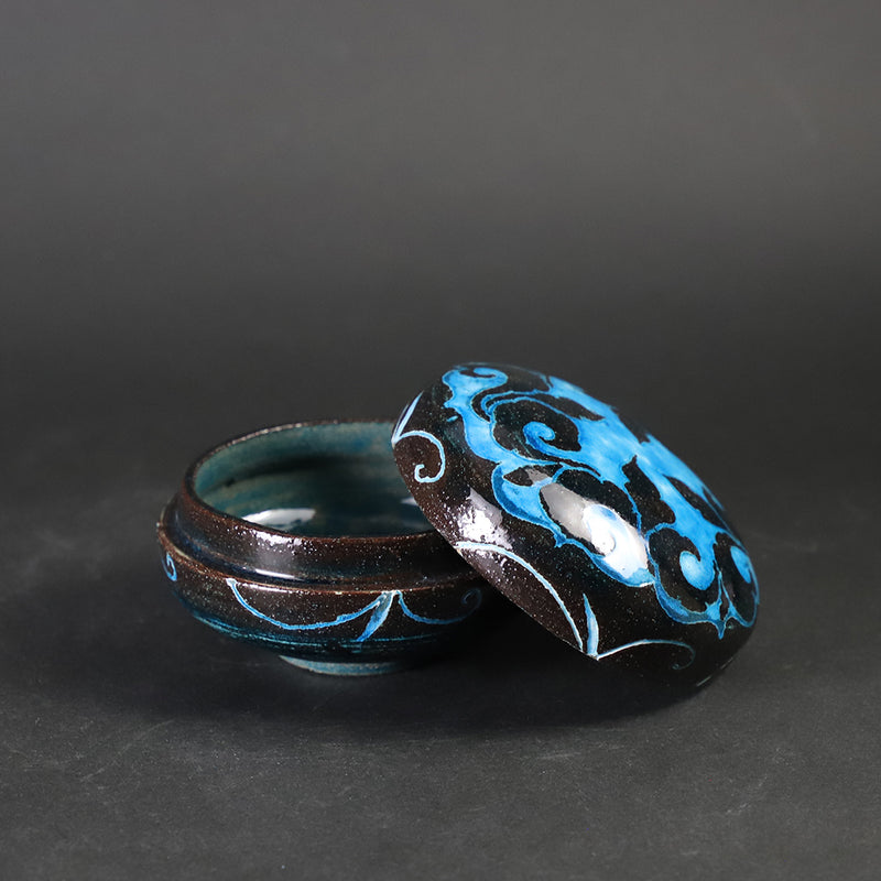 Karatsu Tarouemon Blue Scraped Incense Holder No.11 by the 14th generation Nakazato Tarouemon