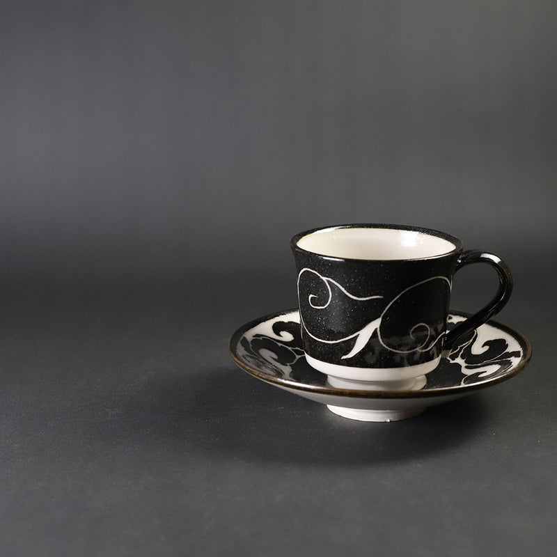 Taroemon Nakazato 14th Karatsu White Scratched Black Bowl Plate