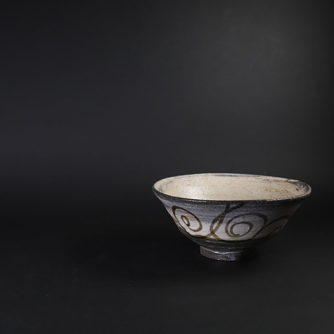 内村慎太郎 作 鶏龍山茶盌 No.27 – ギャラリー一番館オンラインショップ