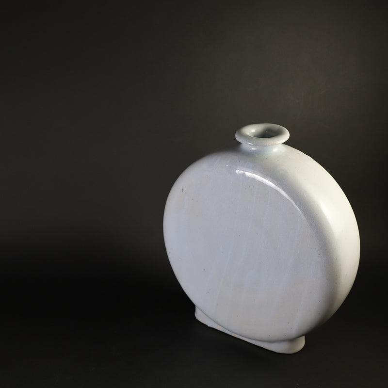 Blue and white porcelain vase by Kenta Nakazato