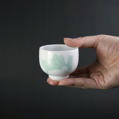 Manji Inoue's work, white porcelain, green glaze, magnolia carving design sake cup (small)