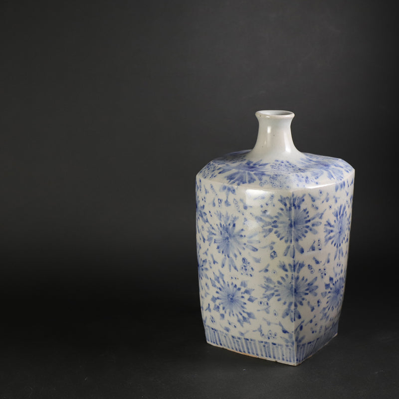 Square blue and white vase by Maruta Soichi Gallery No.12