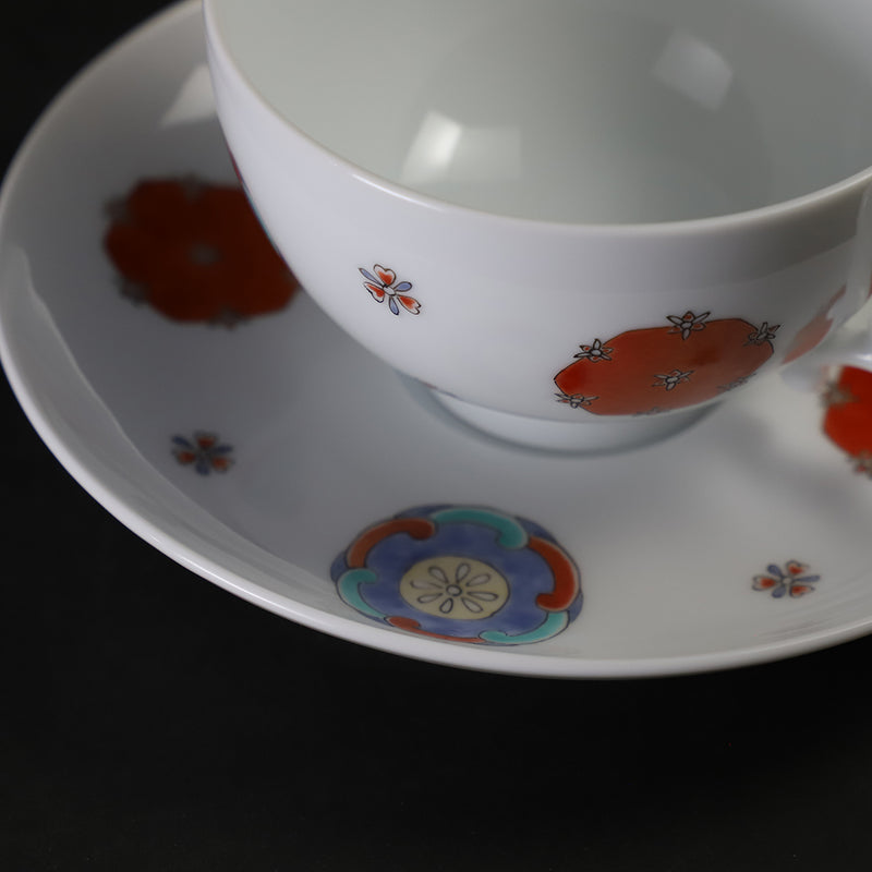 柿右衛門窯　錦丸文紅茶碗
