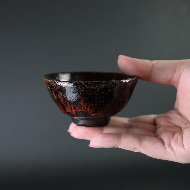 Karatsu Kurokoyama sake cup made by the 14th generation Nakazato Tarouemon