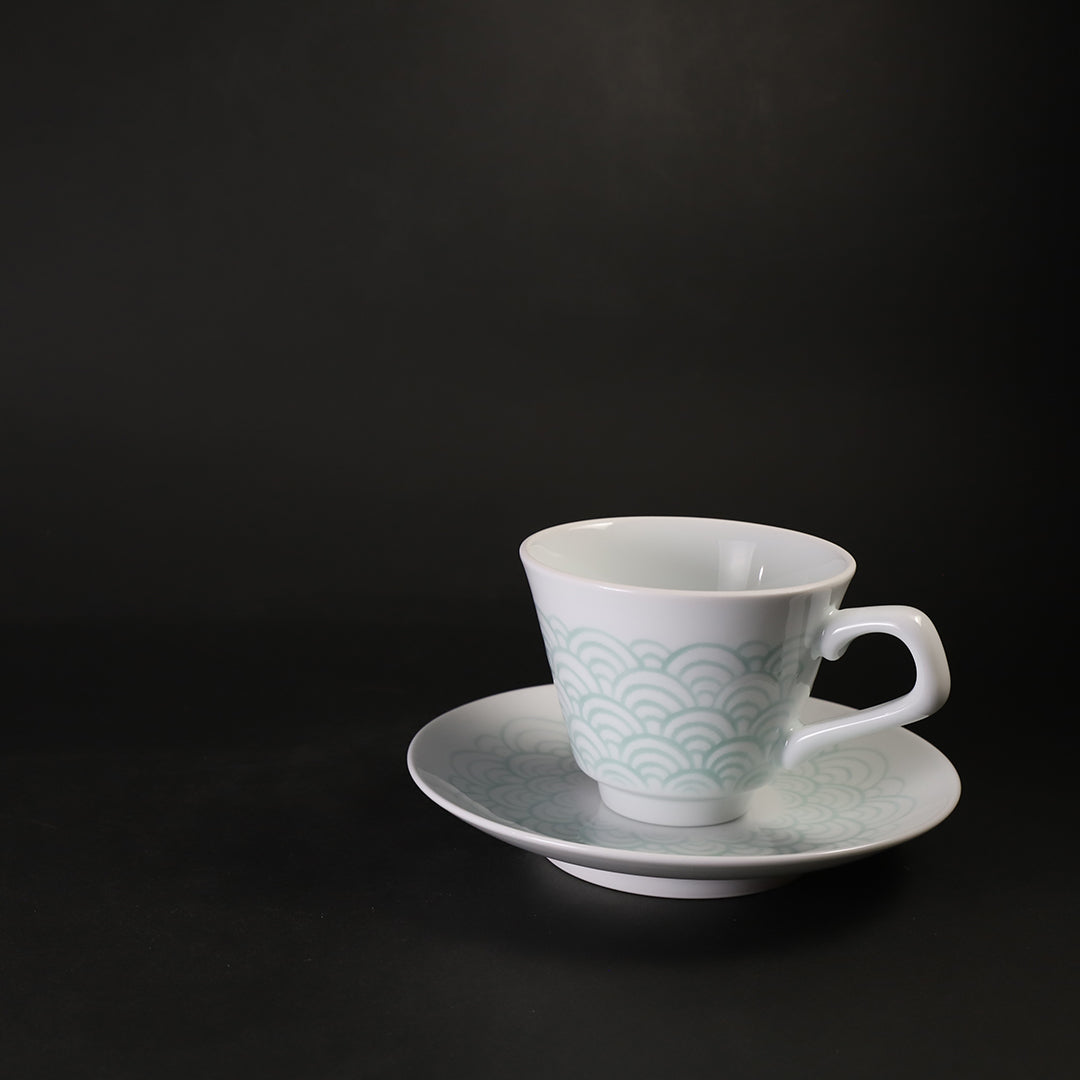 井上萬二 作 白磁緑青海波文珈琲碗 – ギャラリー一番館オンラインショップ