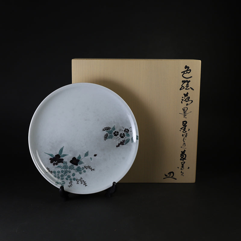 十四代今泉今右衛門　作　色絵薄墨墨はじき草花文皿