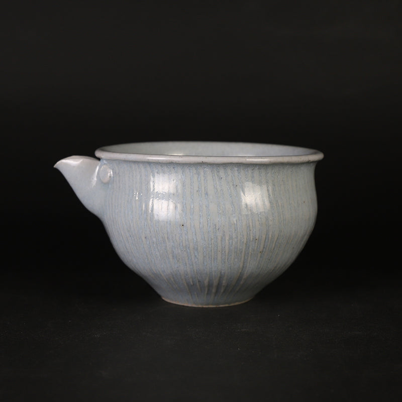 岡本修一　作　青白磁鎬片口