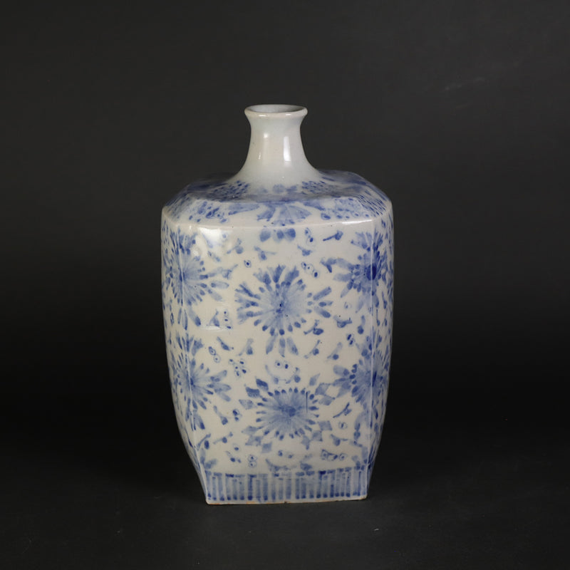 Square blue and white vase by Maruta Soichi Gallery No.12