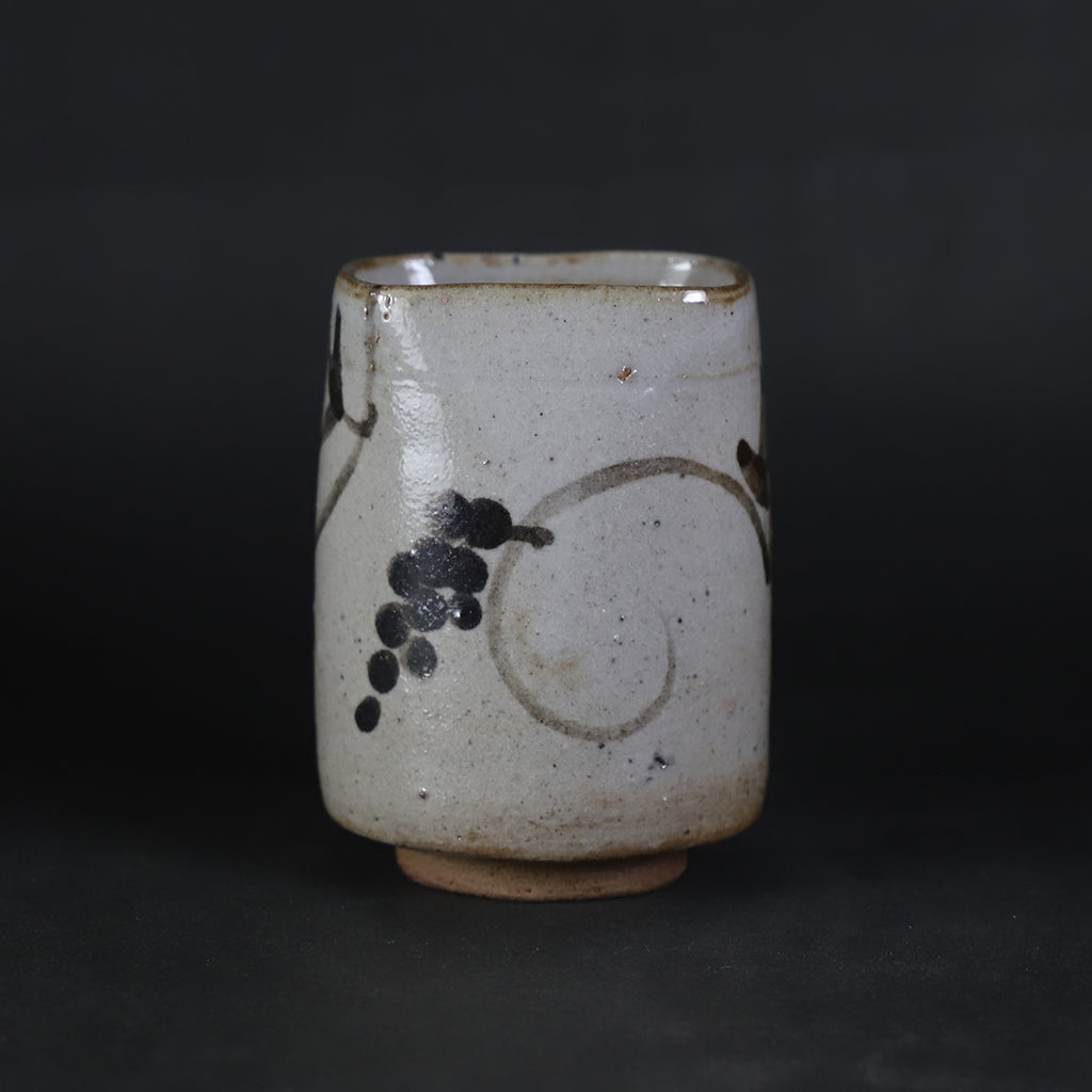十四代　中里太郎右衛門窯　絵唐津　湯呑み 十四代中里太郎右衛門 作 絵唐津湯呑 – ギャラリー一番館オンライン