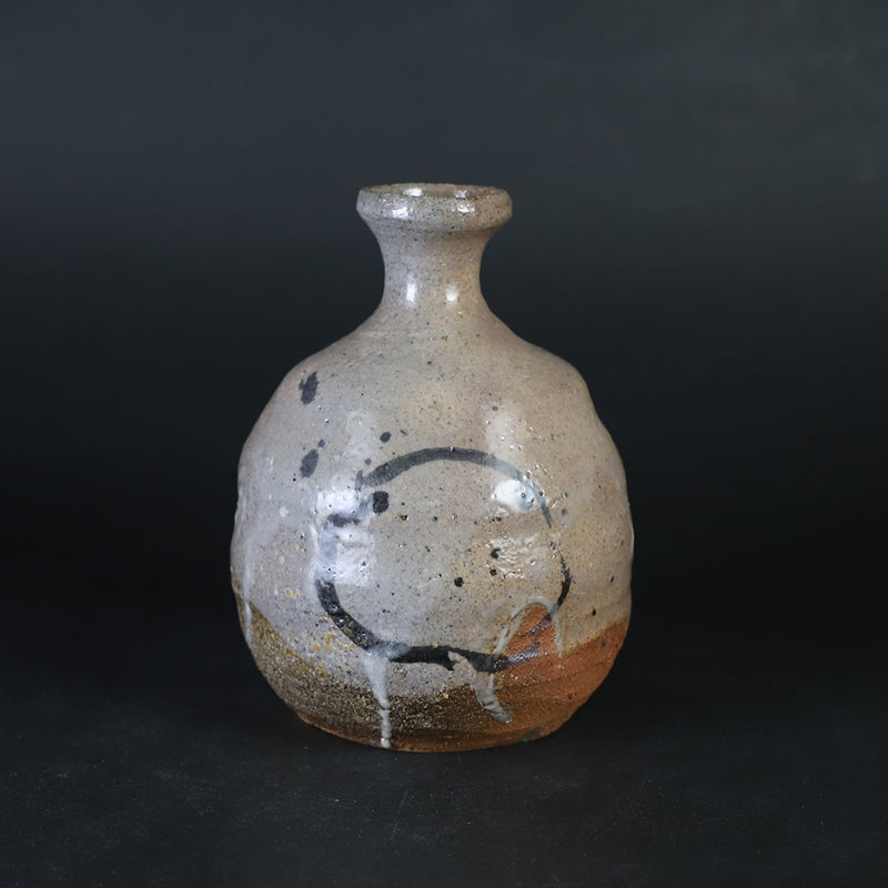 Written by Sakurei Okamoto, pictured Karatsu Tokkuri