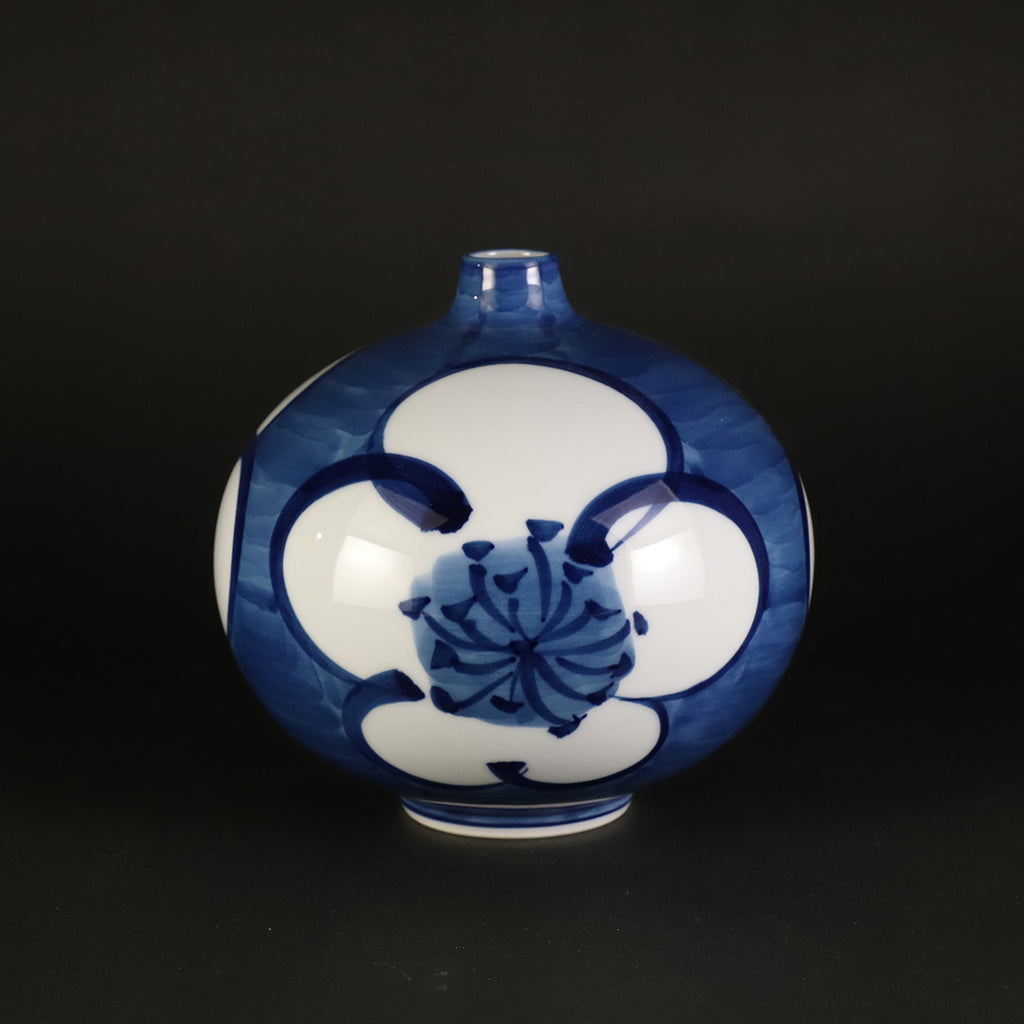 源右衛門窯 染付梅絵花瓶– ギャラリー一番館オンラインショップ