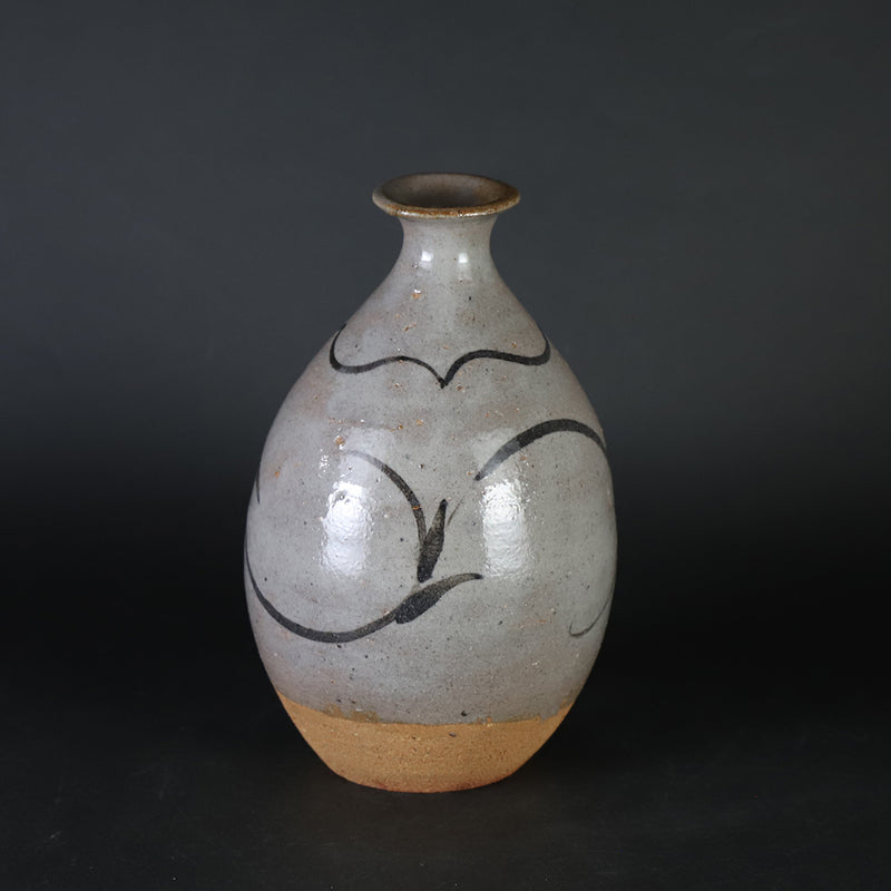 Painted Karatsu sake bottle by the 14th generation Nakazato Tarouemon