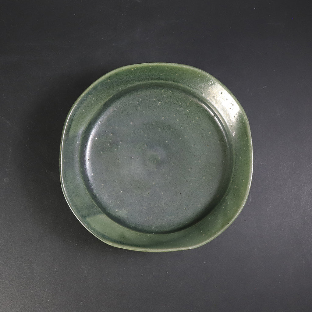 M267-2 中国 新渡緑釉飾り皿 唐物緑釉盤 中央花彫刻 皿 直径15㎝ M267-2 中国 新渡緑釉飾り皿 唐物緑釉盤 中央花