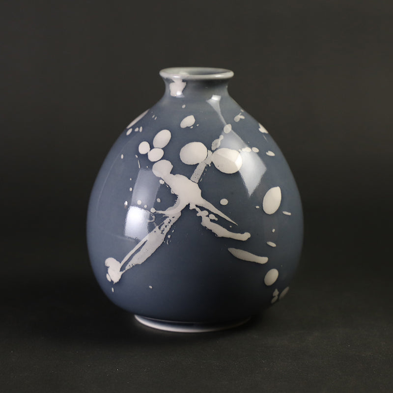 Yuuki Inoue, dripping glaze sake bottle / SUMI GRAY