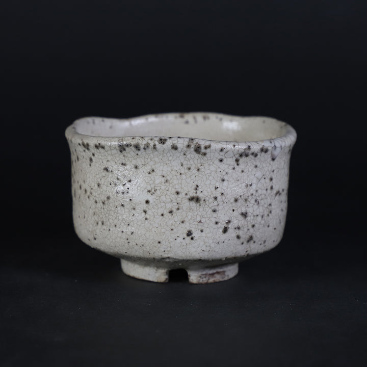 内村慎太郎 作 粉引割高台ぐい呑 No.79 – ギャラリー一番館オンライン