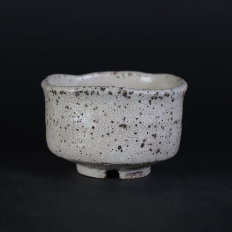 内村慎太郎 作 粉引割高台ぐい呑 No.79 – ギャラリー一番館オンライン