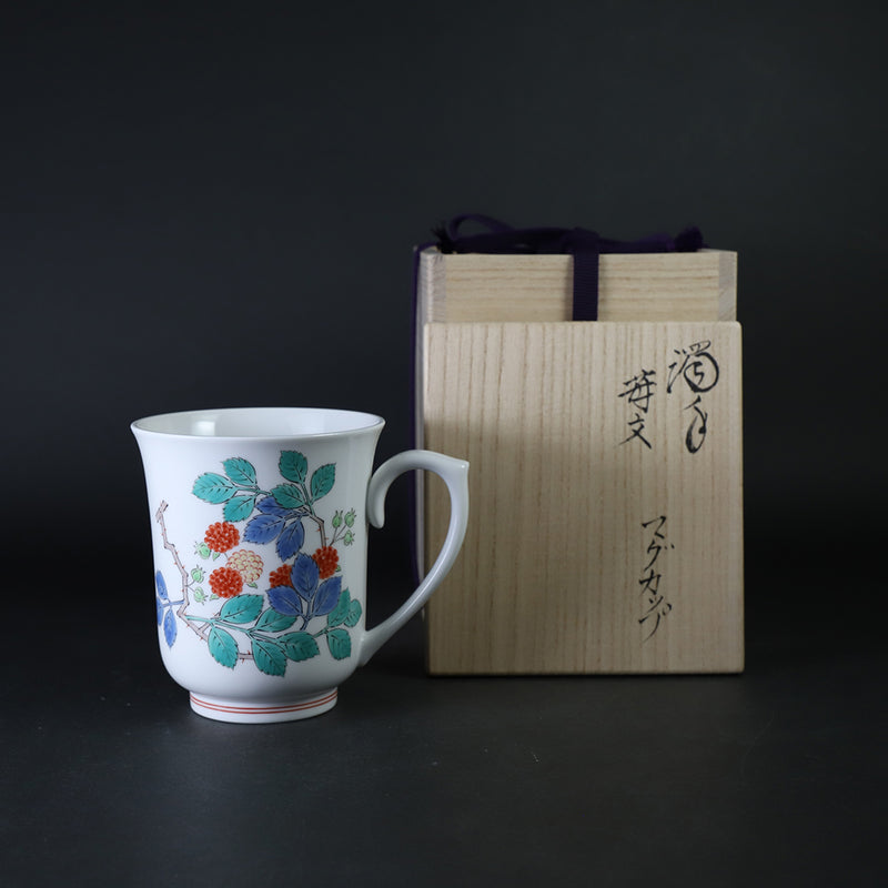 十五代酒井田柿右衛門　作　濁手苺文マグカップ