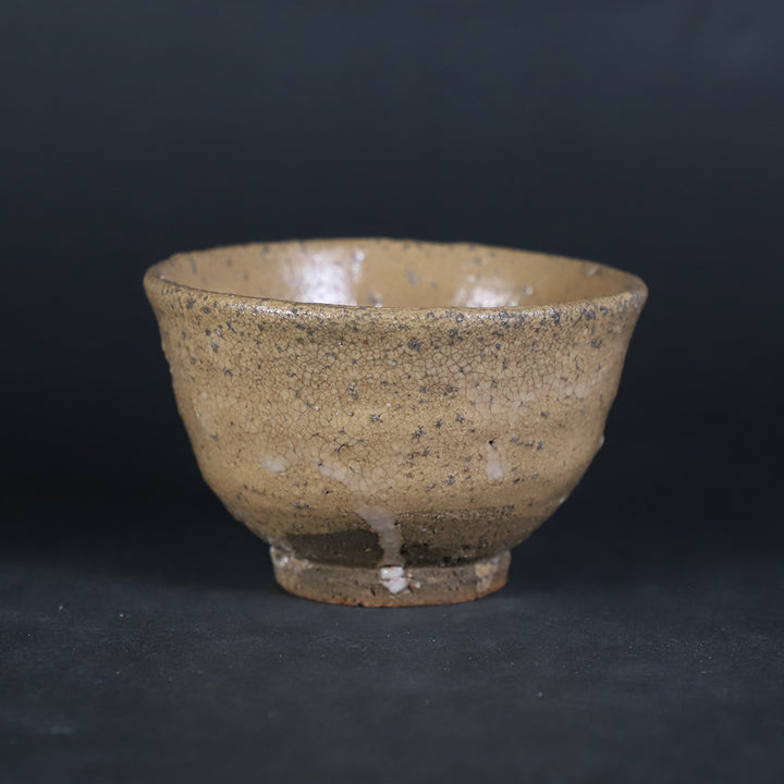 内村慎太郎 作 奥高麗ぐい呑 No.66 – ギャラリー一番館オンラインショップ