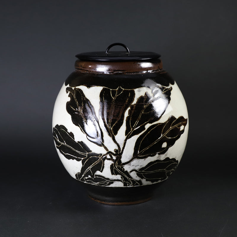 Karatsu white ground with black scraped leaf design water jar No.7 by the 14th generation Nakazato Tarouemon